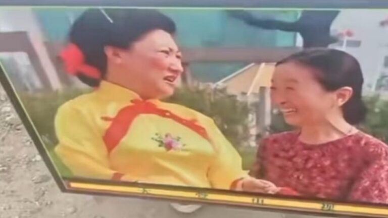 网传视频中印有高秀敏、张少华剧照的纸扎“天堂电视”